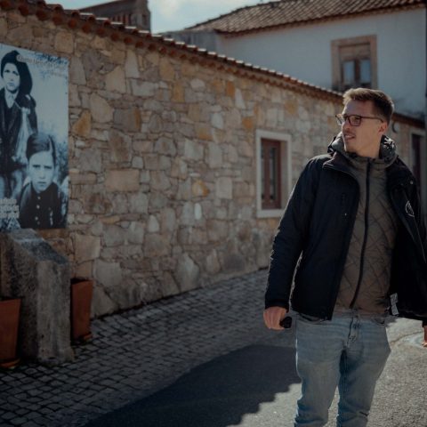 Strolling around Fátima.