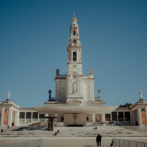 Visit Fátima with Wonder Van.